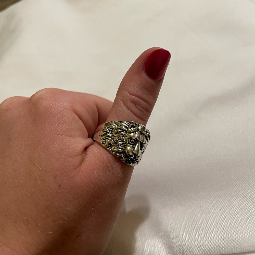 Ring - Picture 2 of 3